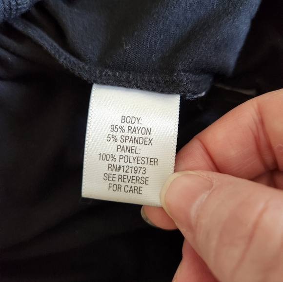 Simply Vera Vera Wang Black Sleeveless Pleated Front Top - Picture 6 of 7